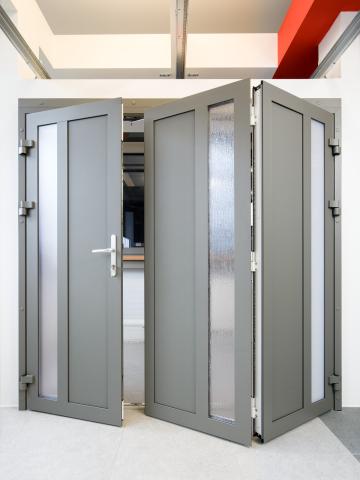 Garagen-Faltflügeltor 2+1, Trido showroom